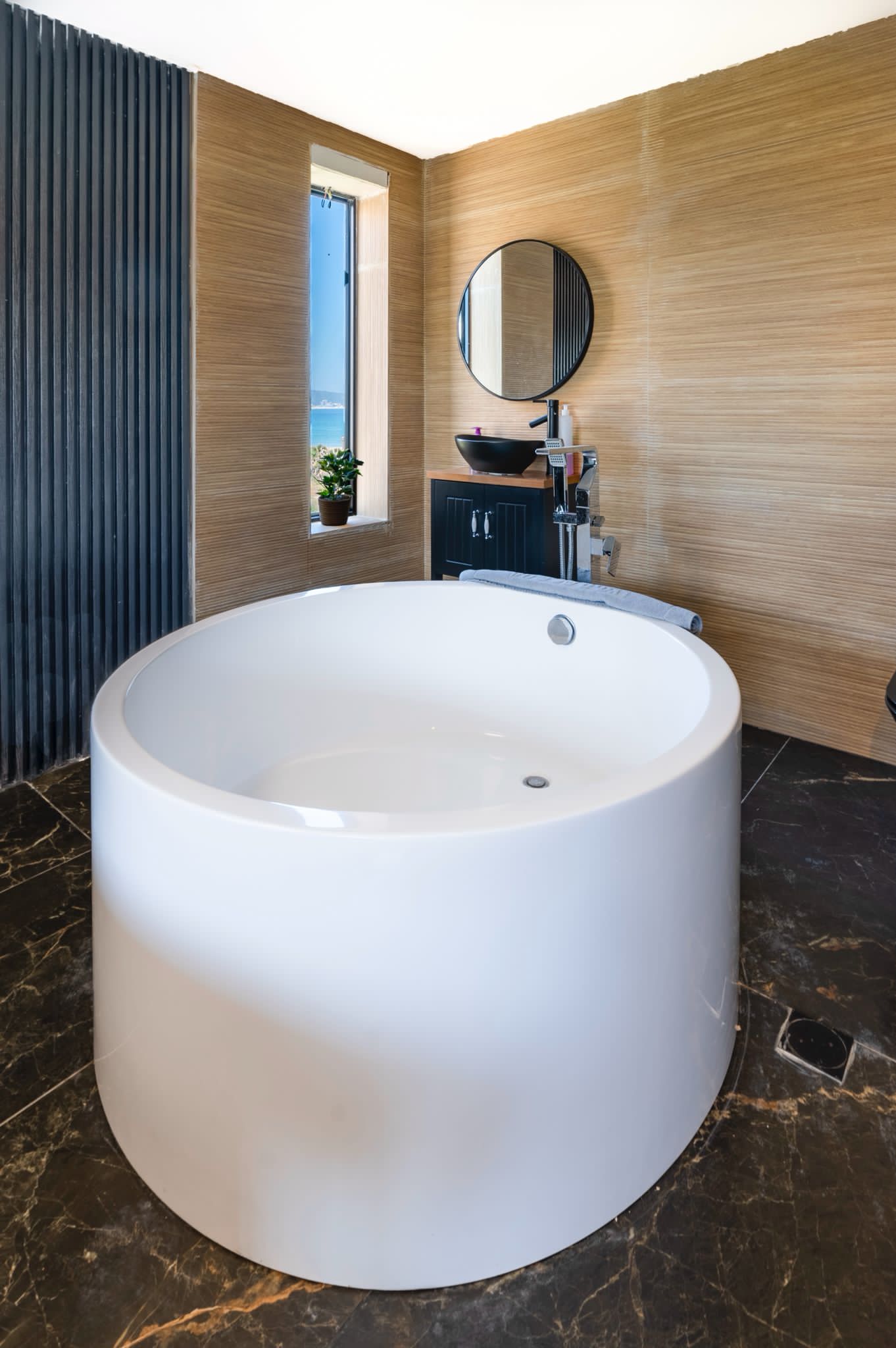 סוויטה מפנקת - חדר דיסקרטי בקרית ים